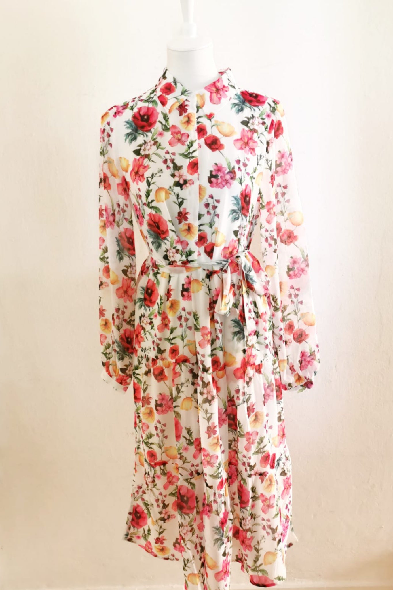 Ruffle Kleid mit Blumenmuster NA-KD - Gluecksboutique®