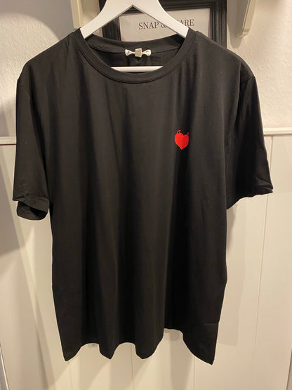 Basic Shirt mit Herz-Print - Gluecksboutique®
